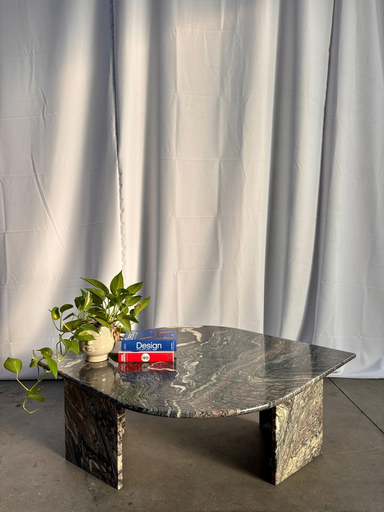 Image 1 of Cipolino ondulato 'teardrop' coffee table 