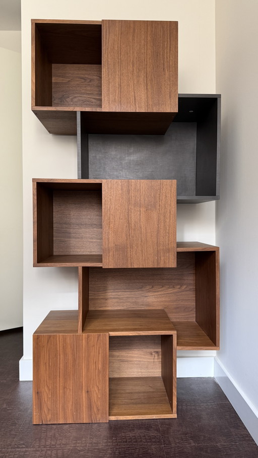 Wandplank met walnootfineer - asymmetrisch ontwerp
