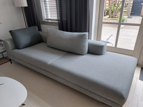 Design On Stock Lounge Sofa 2.60 Mtr. Hellgrau Mit 1 Lederkissen Anthrazit Und 1 Stoffkissen Wie Sofa – Metal (photo 5 of 6)