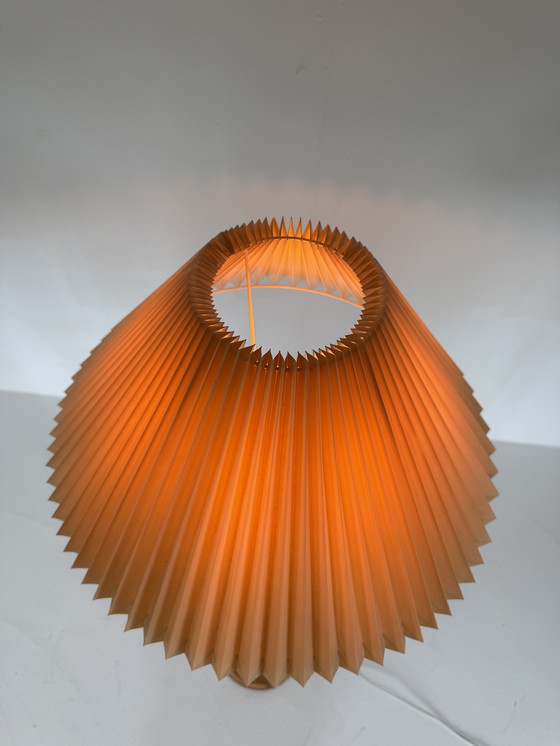 Image 1 of Lampadaire vintage avec abat-jour plissé années 70