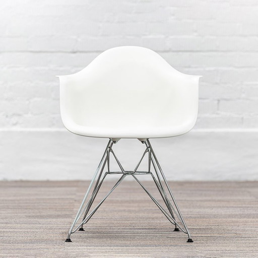Vitra Eames Plastic Armchair Dar Club Chair