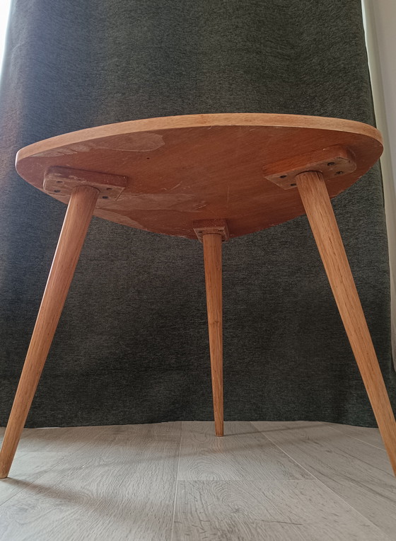 Image 1 of Mesa auxiliar triangular