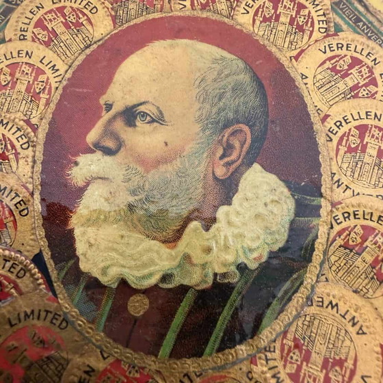 Arte collage, una fiaschetta ricoperta di fascette di sigaro – Bicchieri e caraffe, Carta (photo 5 of 15)