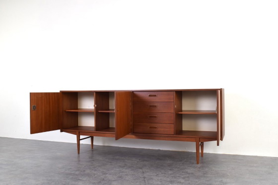 Image 1 of Buffet danois en teck, style milieu du XXe siècle, années 1960.