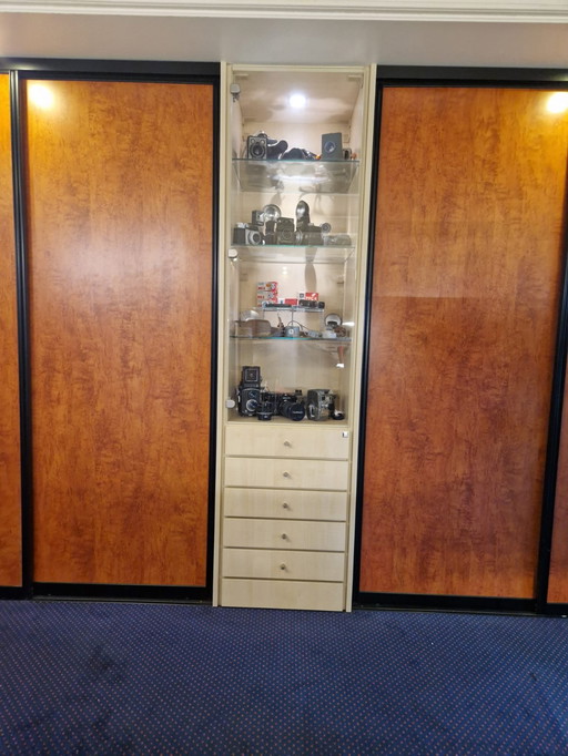 IP20 display case with sliding doors