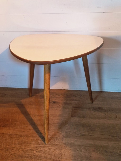 Mesa de centro o auxiliar trípode de mediados de siglo. – salontafels, Wood, Other