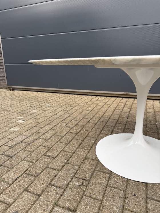 Image 1 of Original round Knoll Tulip dining table (152cm) Carrara marble NEW CONDITION!!