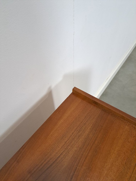 Image 1 of Kastje met geblokt fineer en messing grepen en poten