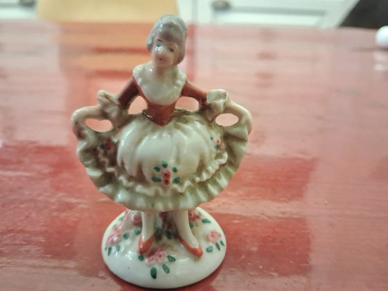 Twee porceleinen beeldjes man en vrouw, Decoratieve objecten, Porselein, Meerdere kleuren (foto 4 van 5)