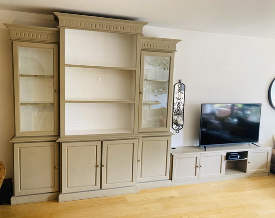 Image 1 of Ampio mobile modulare per soggiorno: libreria, vetrina e mobile TV in stile country chic.