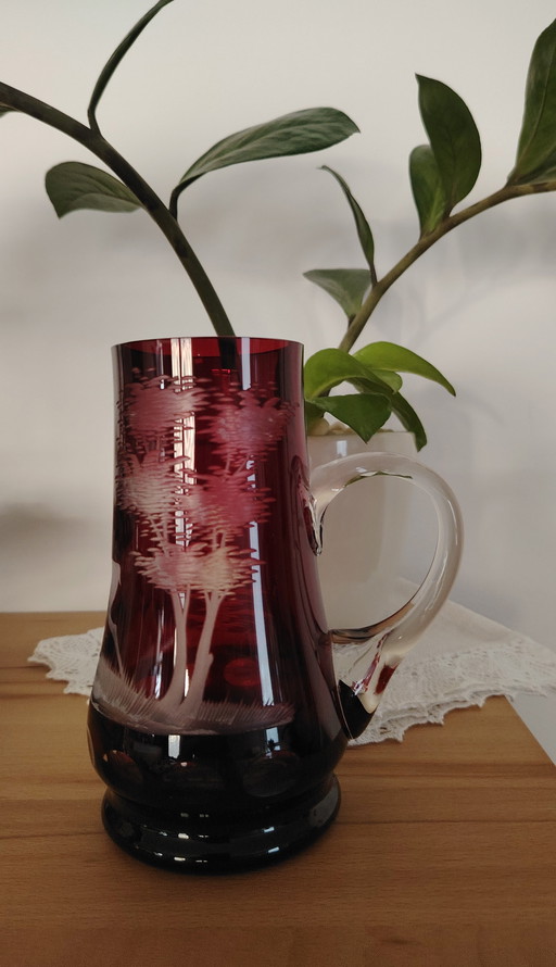 Pichet en verre d'art Hirtreiter, rouge rubis, motif de chasse, motif de forêt, fait main, soufflé à la bouche, non utilisé