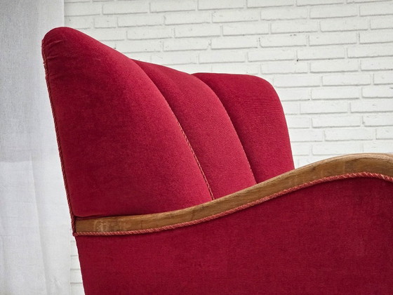 Image 1 of Fauteuil danois des années 1960, revêtement en velours rouge, bois de chêne.