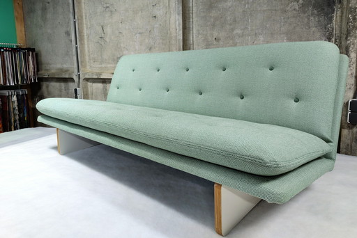 Kho Laing Ie, Artifort C671 Sofa