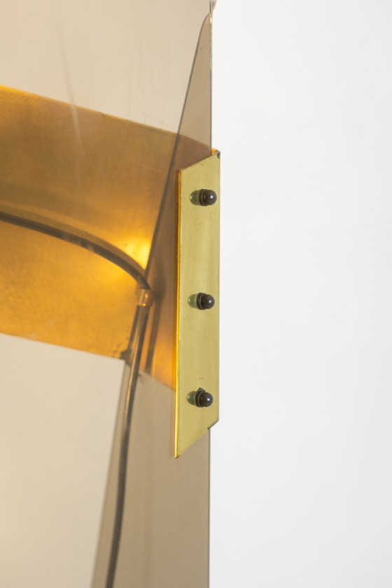 Image 1 of Giuseppe Calonaci, Staande lamp in gerookt gevouwen plexiglas. Jaren 70