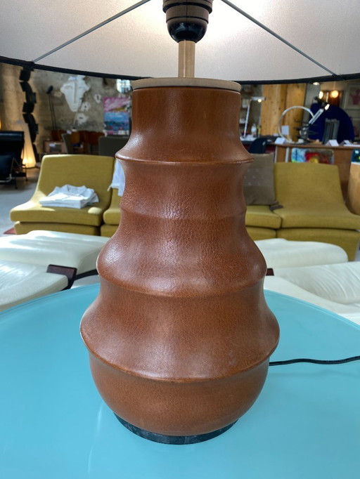 Lampada rivestita in pelle firmata Gilles Caffier