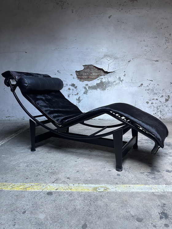 Image 1 of Vintage LC4 Chaise Longue zwart – Cassina