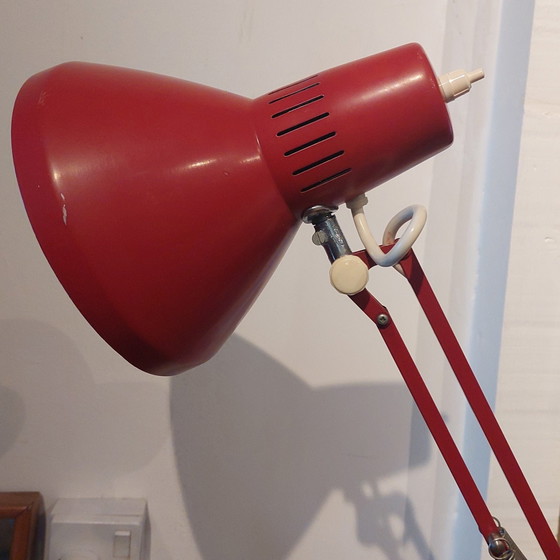 Image 1 of Lampada da scrivania rossa industriale di Ledu, progettata da un architetto svedese di metà secolo.