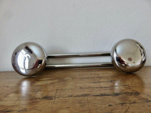 Perchero de pared, metal cromado, años 70