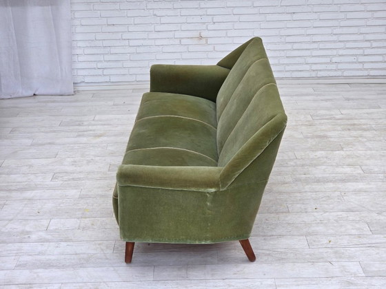 Image 1 of Jaren 70, Deens ontwerp van Kurt Østervig, 3-zitsbank, meubelvelours, teakhout.