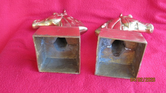 Image 1 of Sujetalibros de bronce dorado