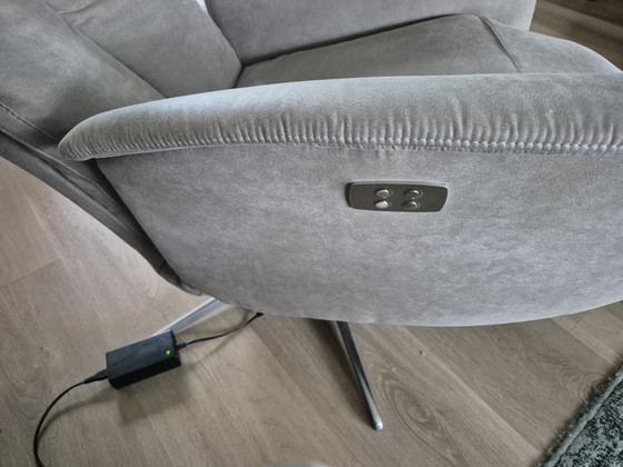 Image 1 of Fauteuil relax de luxe – réglable électriquement, comme neuf !

Prix public : 1 600 €, à prix réduit !