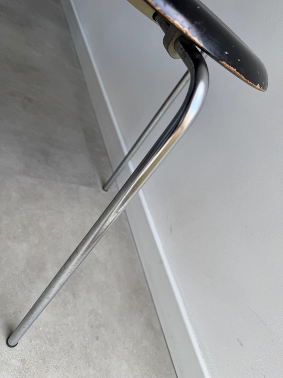 1x Mid-Century-Hocker „Dot“ von Arne Jacobsen für Fritz Hansen, hergestellt in Dänemark (1968) – Metal, Wood (photo 9 of 9)