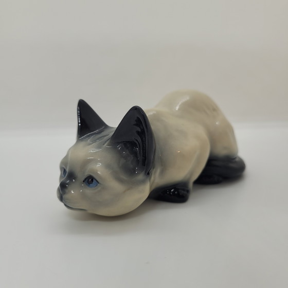 Image 1 of Figur „Liegende Katze“, emailliertes Porzellan, Lladró-Stil, 20. Jahrhundert – Spanien