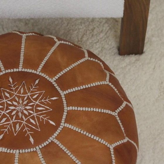 Pouf marocain en cuir naturel fait main – Camel – Ø 55 cm – Coussins, Leather (photo 5 of 5)