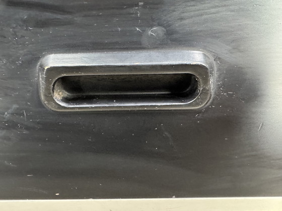 Image 1 of Vintage ladekast in zwart-wit contrast