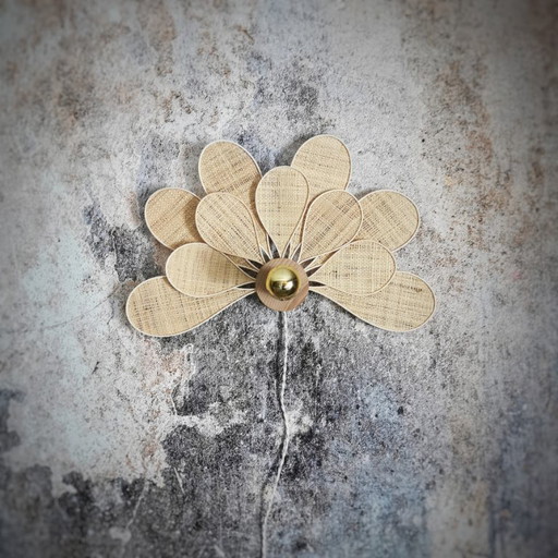 Flower wall light, Camellia model, 11 petals in rattan and fabric (customizable shade)