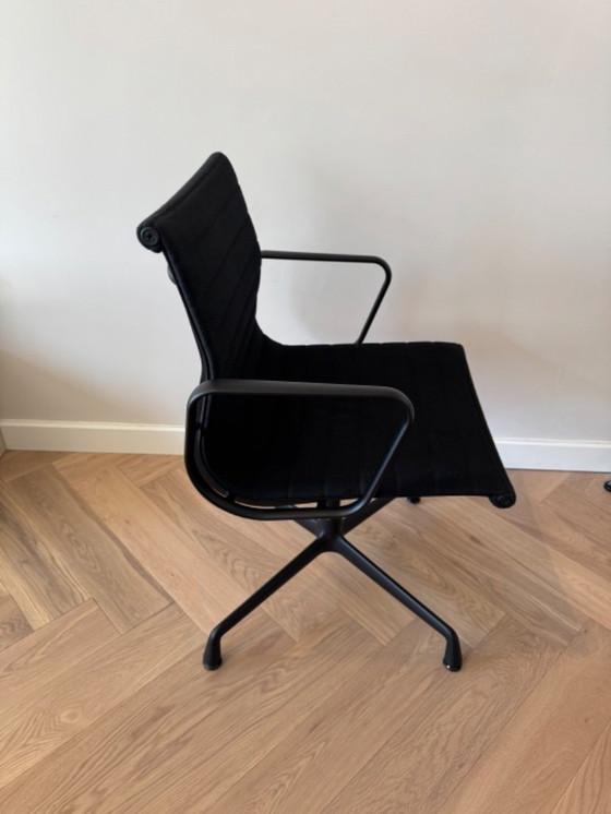 Image 1 of Vitra - Aluminum Chairs EA 104 - rotatable