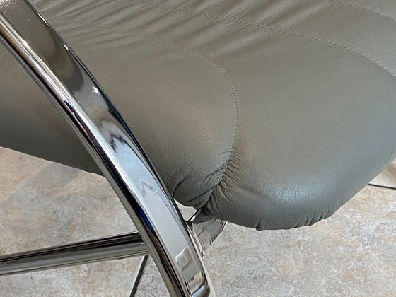 Image 1 of Pareja de sillones plegables Souvignet en cuero cromado gris, 1980