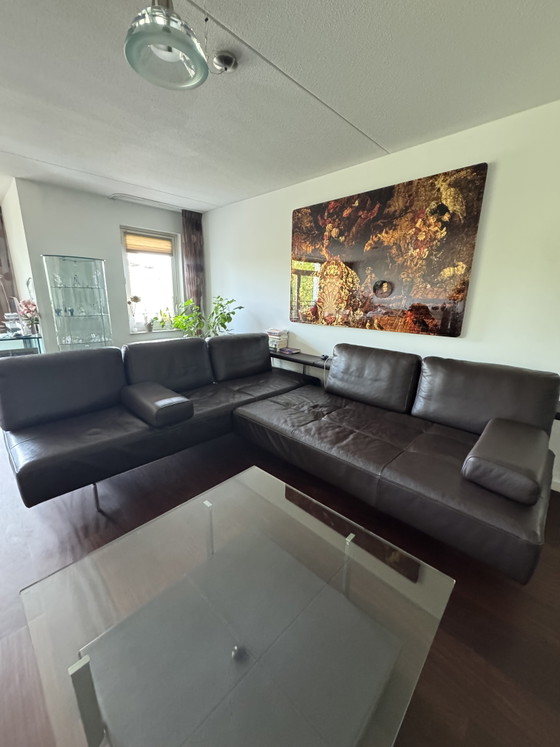 Canapé design haut de gamme : Canapé d'angle Rolf Benz Dono 6100 avec table basse en verre – Coins salon (photo 4 of 8)
