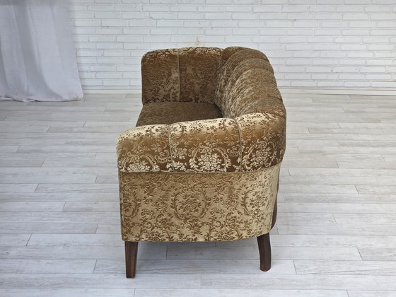 Image 1 of Canapé danois 3 places des années 1960, velours d'ameublement vert, pieds en bois de frêne