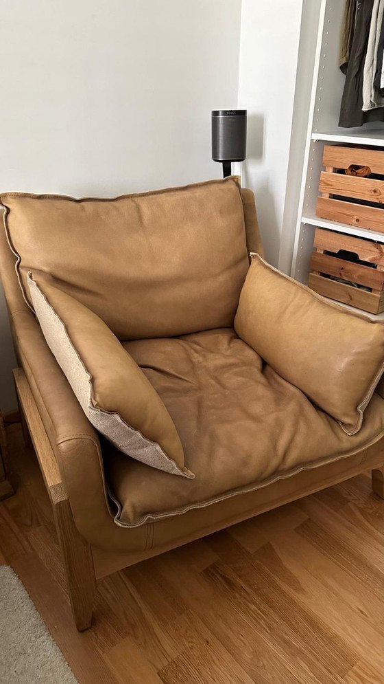 Image 1 of Sillón Woodnest en roble macizo y piel Cheyenne.