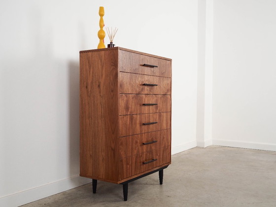 Image 1 of Cassettiera in noce, design scandinavo.