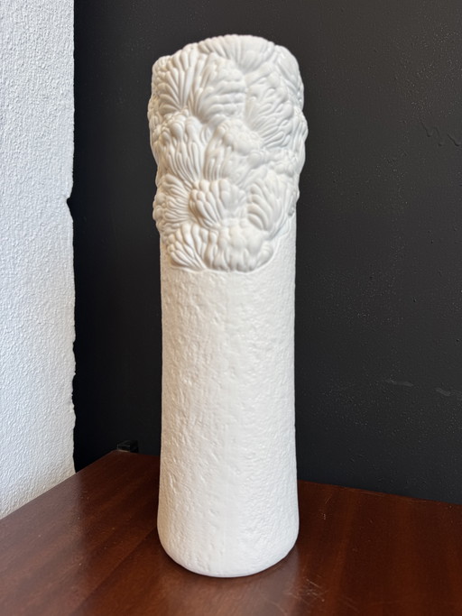 Vase rouleau porcelaine biscuit années 70