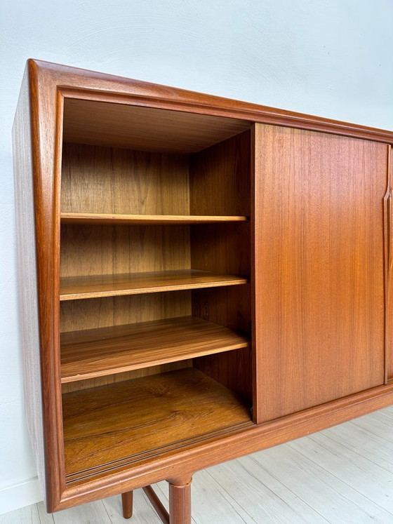 Image 1 of Dänisches Teak-Highboard aus den 1960er Jahren von Axel Christensen für ACO Møbler – Mid-Century-Schrank mit Schiebetüren