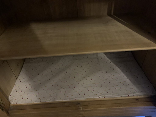 armoire en bois de cerisier