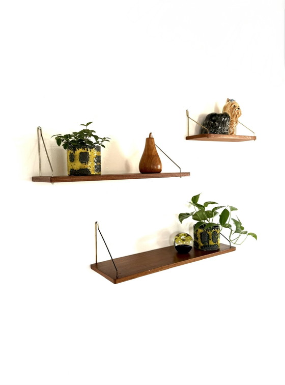 Set of 3 Danish teak & brass wall shelves ‘60 – Shelving unit, Wood (photo 9 of 10)