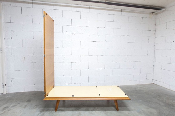 Image 1 of Französischer Kleiderschrank mit geschwungenen Beinen, 3 Türen, 1 Spiegel (27 x 130 cm) und 1 Schublade