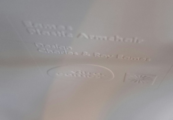 Vitra Eames Plastic Armchair DAW | Charles & Ray Eames | Bianco | 2014 | Originale – Poltrone, Metallo (photo 9 of 9)