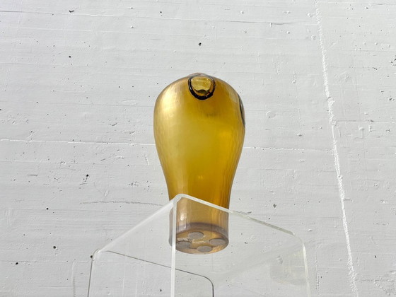 Image 1 of Vintage glazen vaas in honinggeel met aangebrachte decoratieve elementen, jaren 90.