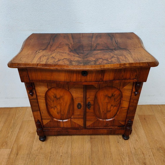 Image 1 of Antiker Schrank, Flurschrank, Kommode, Nussbaumfurnier
