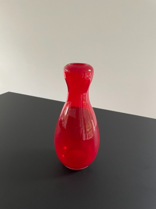 Mouth-blown designer vase of red glass