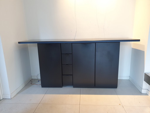 Credenza Pastoe nera dal design unico con dettagli blu