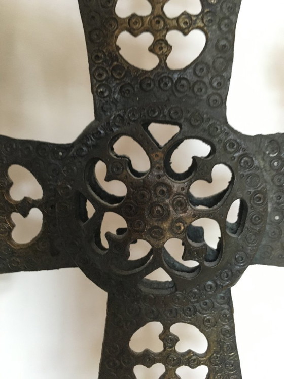 Image 1 of Aplique de pared con cruz bizantina en bronce.