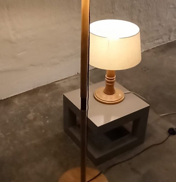 Image 1 of Lampe de table vintage à pied en bois