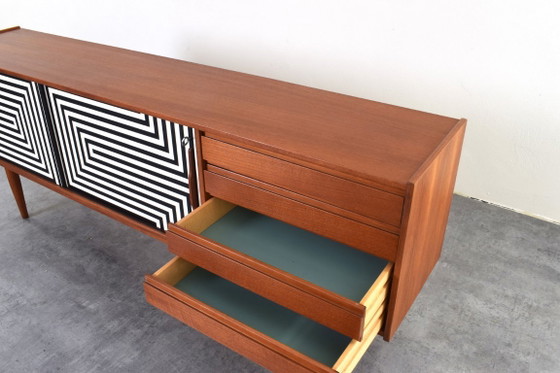 Credenza danese in teak dipinta a mano, stile Op Art, anni '60. – Credenze, Wood (photo 16 of 16)