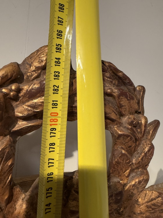 Grande specchio francese con stemma e cornice color oro – Glass, Wood (photo 9 of 10)